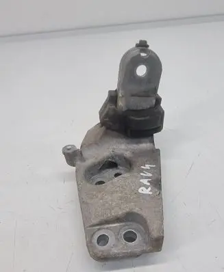 Toyota RAV 4 (XA50) Engine mounting bracket