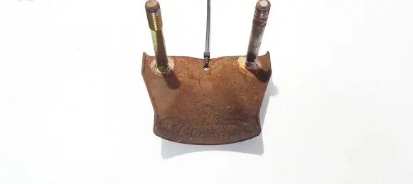 Engine mounting bracket