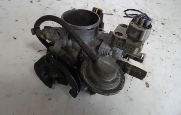 Toyota Avensis T270 Throttle valve 2227074270