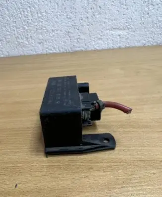 Mercedes-Benz E W210 Other relay 0005453516 D7135