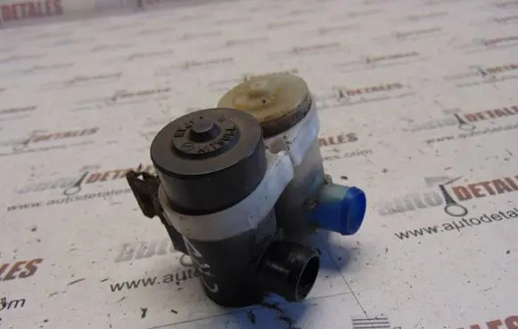 Honda CR-V Windscreen/windshield washer pump
