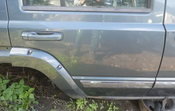 Jeep Commander Rear door