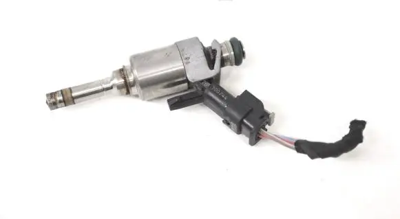 Audi A4 S4 B9 8W Fuel injector 06L906036K