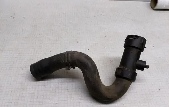 Audi A6 S6 C5 4B Engine coolant pipe/hose 4B0121049D
