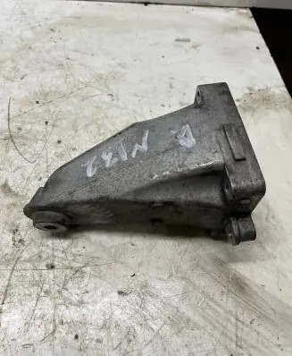 Mercedes-Benz C W204 Engine mounting bracket A2712232304