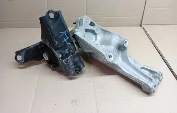 Suzuki SX4 S-Cross Gearbox mounting bracket 1165162M00