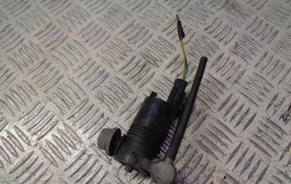 Nissan Note (E12) Windscreen/windshield washer pump 1083333 1070920531