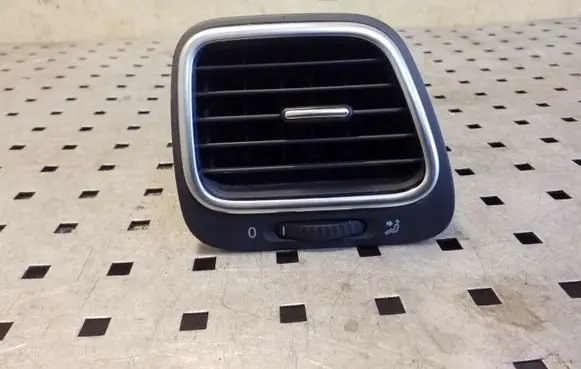 Volkswagen Eos Dashboard side air vent grill/cover trim 1Q0819704G 1Q0819710B