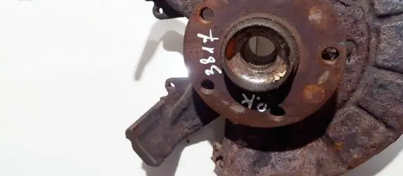 Volkswagen Golf V Front wheel hub
