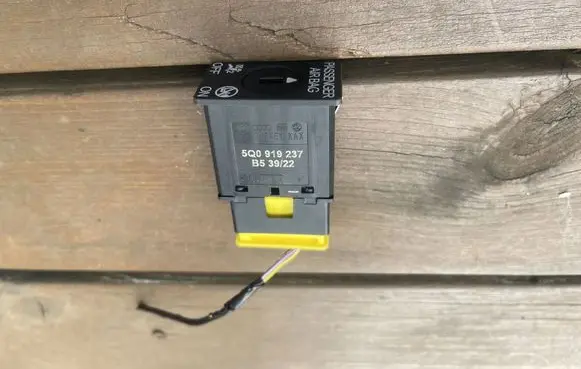 Audi A3 8Y Passenger airbag on/off switch 5Q0919237