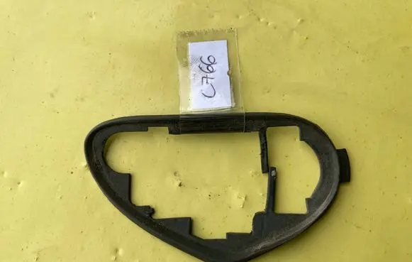 Mercedes-Benz C W203 Front door lock (next to the handle) A2037661405