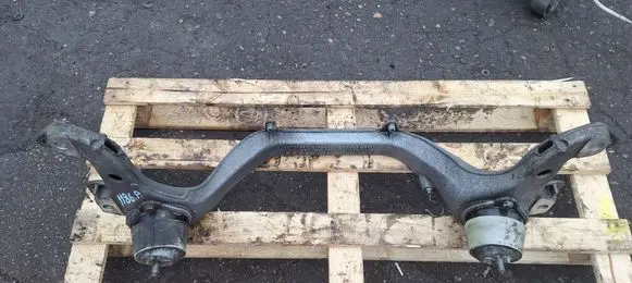 Volkswagen Touareg I Engine mounting bracket 7L6199207