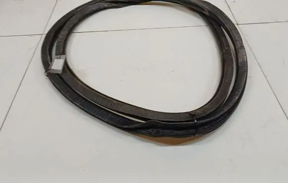 Skoda Octavia Mk2 (1Z) Rubber seal front coupe door 