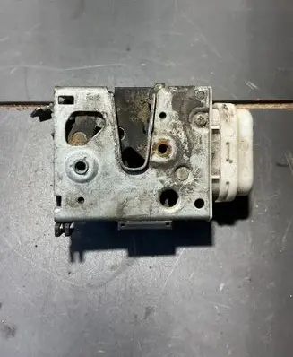 Audi A4 S4 B5 8D Front door lock 8d1837015a
