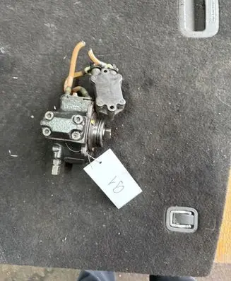 Mercedes-Benz Sprinter W906 Fuel injection high pressure pump 0445010008