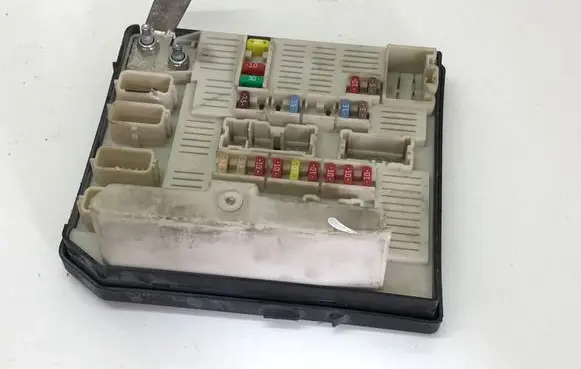 Renault Scenic II - Grand scenic II Fuse module 8200481866J 5191580A8