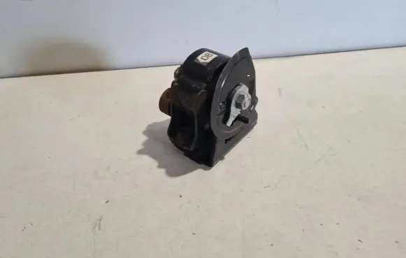Lexus NX Engine mount bracket