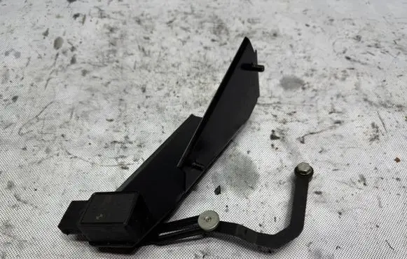 BMW 7 E65 E66 Tailgate sensor 8268997 191201