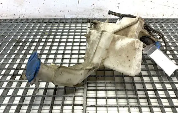 Windshield washer fluid reservoir/tank