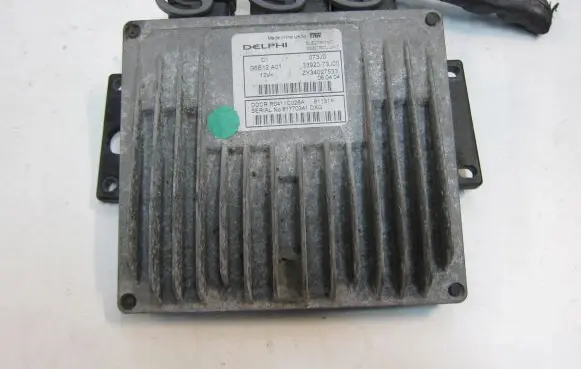 Suzuki Liana Engine control unit/module 3392073J00 R0411C028A