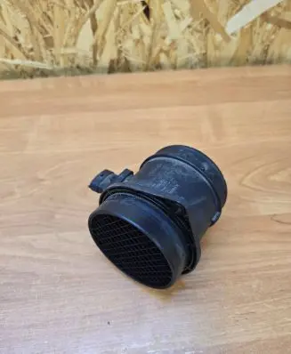 Volvo V70 Mass air flow meter 30785472 0281002972 286584536
