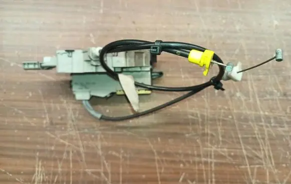 Peugeot Expert Front door lock 9681335980