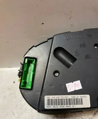 Audi A3 S3 8L Speedometer (instrument cluster) 8L0919860A 110008778002