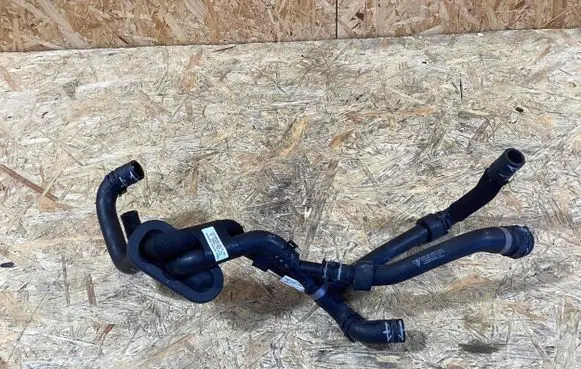 Porsche Macan (95B) Fuel injector supply line/pipe 95B819198Q 94b819372f 95b121049q