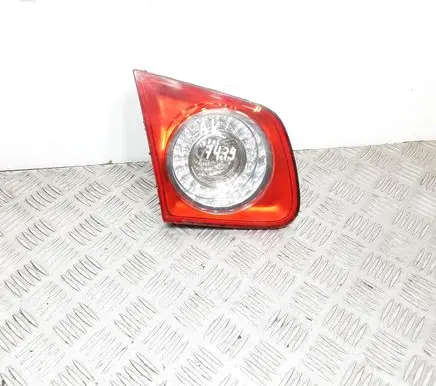 Tailgate rear/tail lights