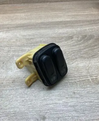 Mazda Xedos 6 Windscreen/window heater switch