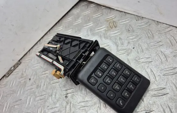 Volkswagen PASSAT B6 Phone keyboard 3C2858711
