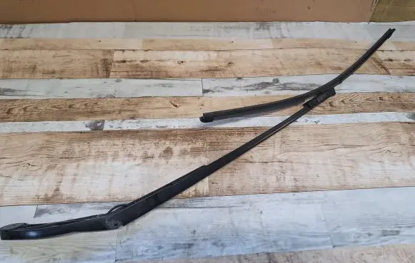 Audi A6 S6 C6 4F Front wiper blade arm