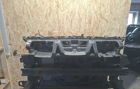 Peugeot 5008 Radiator support slam panel 