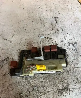 Renault Clio II Fuse module P7700411319C 423030D029 1056913