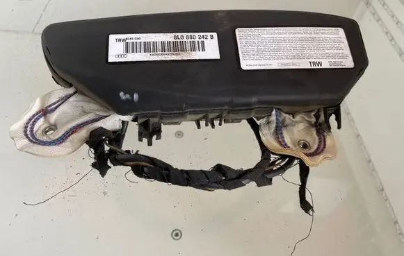 Audi A4 S4 B5 8D Seat airbag 8L0880242B 020ERX4X9RXA