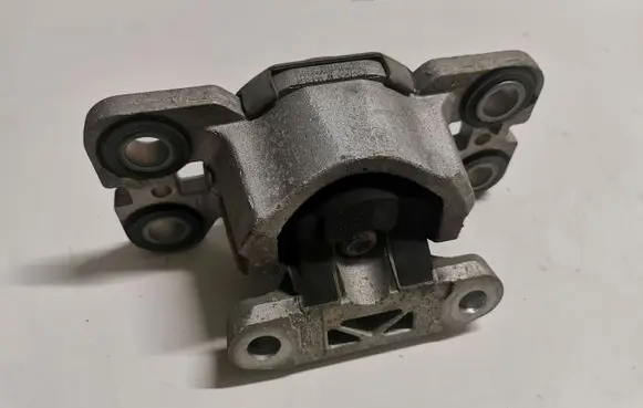 Land Rover Range Rover Evoque L538 Gearbox mounting bracket BJ327M121AC