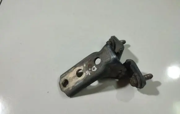 Mitsubishi Grandis Rear door lower hinge 