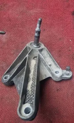Gearbox mounting bracket