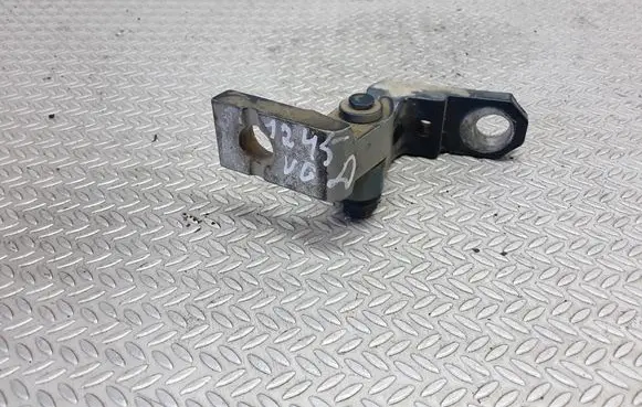 Volkswagen Touran I Rear door upper hinge