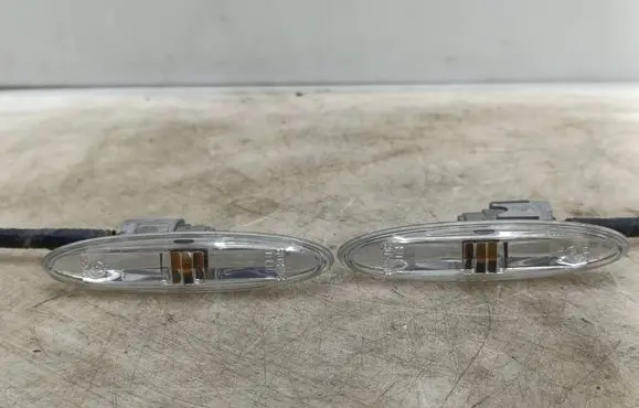 Lexus IS 220D-250-350 Front fender indicator light 30308