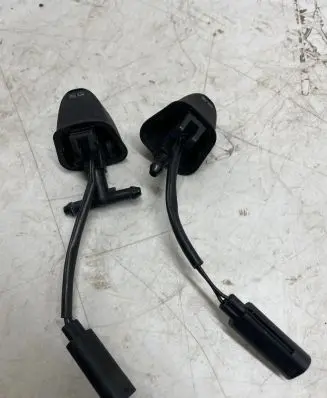 BMW 3 E90 E91 Windshield washer spray nozzle 