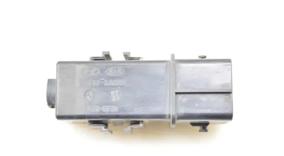 KIA Sportage Glow plug pre-heat relay 368302A700