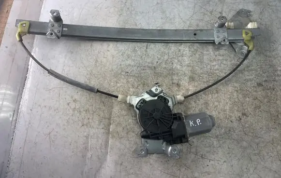 Nissan Navara D40 Front door window regulator with motor 402123b