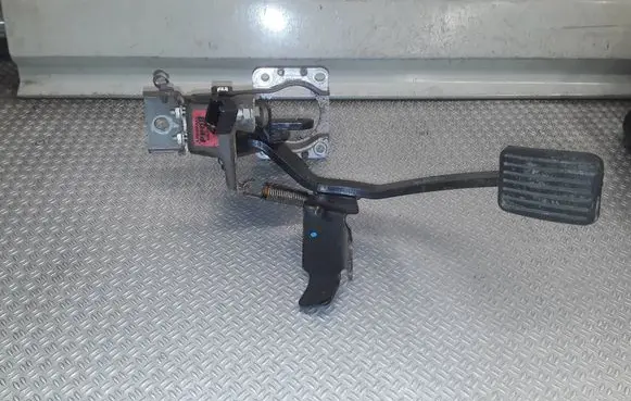 Hyundai i10 Brake pedal 