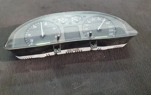 Volkswagen PASSAT B5 Speedometer (instrument cluster) 09051940090