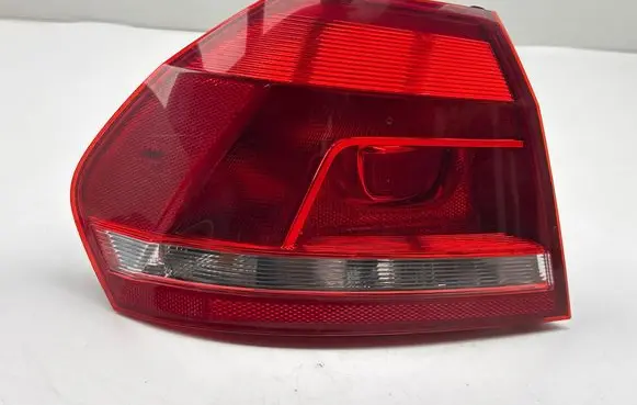 Volkswagen PASSAT B7 Rear/tail lights