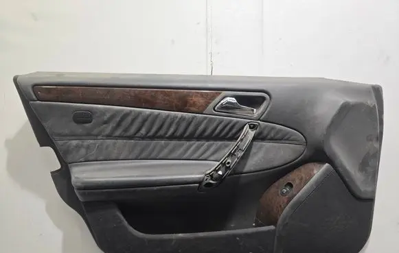Mercedes-Benz C W203 Front door card panel trim 000077537 A318601 5101480