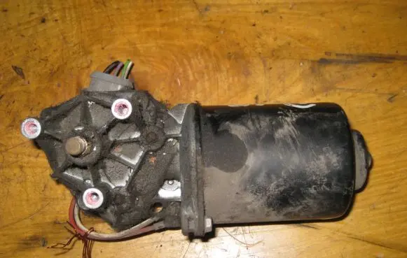 Renault 19 Front wiper linkage and motor