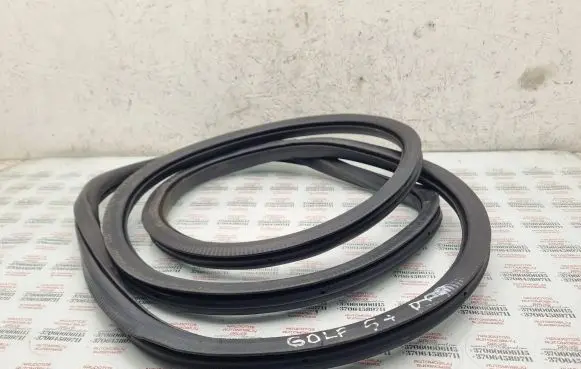Volkswagen Golf Plus Front door rubber seal 5M0867911D