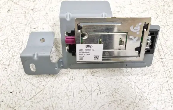 Ford Explorer VI Antenna control unit LB5T19A390 LB5T19A390AA GKZJA